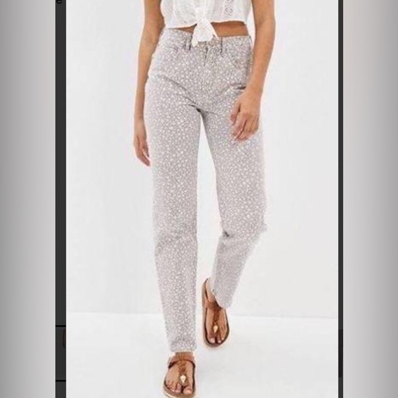 American Eagle Outfitters Denim - American Eagle Outfitters Straight Leg Floral Print Jeans in Light Gray
